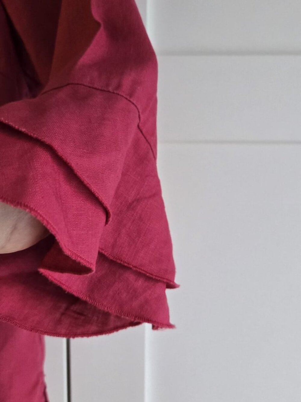 Melanie Lyne 100% Linen Raspberry Ruffle Sleeve Blouse Size M PTP20 - Picture 8 of 11